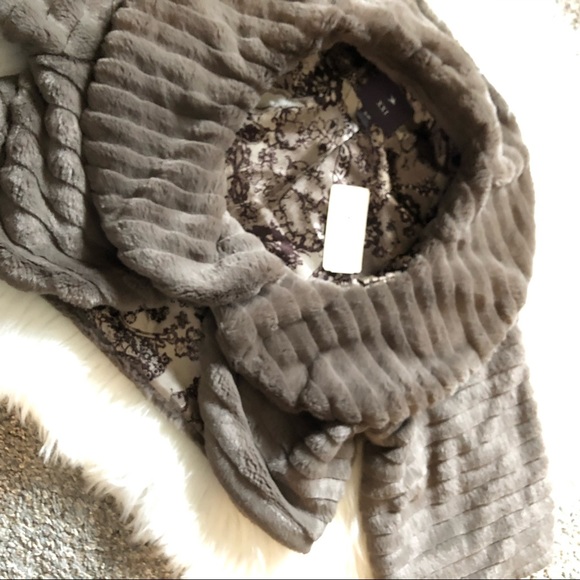 NWT Forever 21 Faux Fur Crop Jacket - Picture 4 of 7